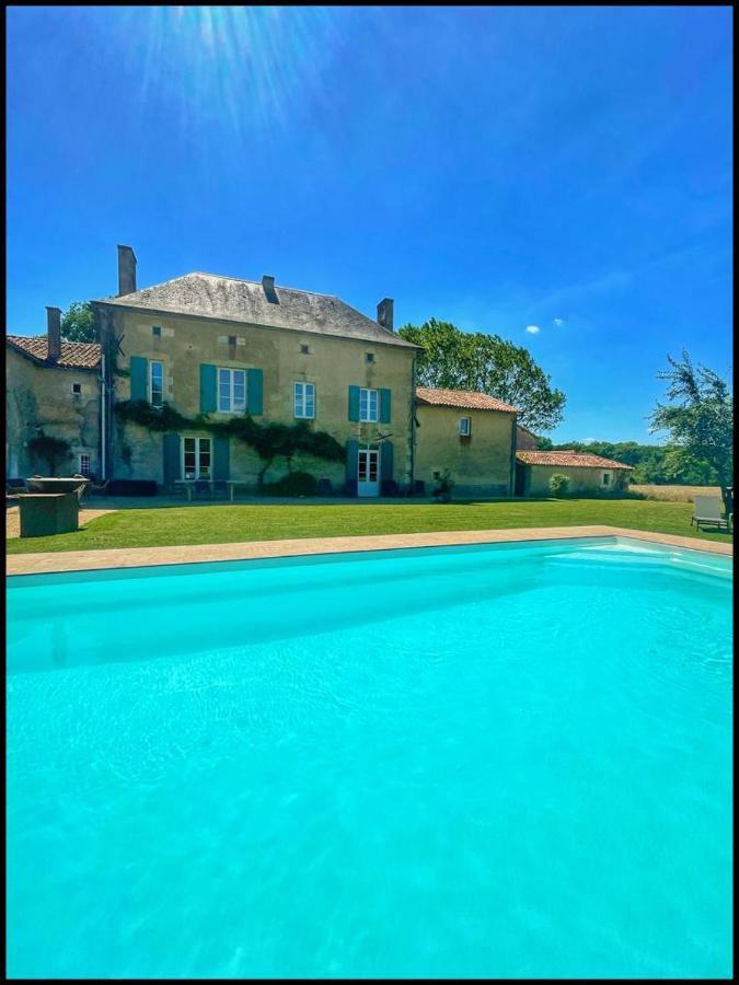 Les Maisons Du Bonheur Bed and Breakfast Château-Garnier Esterno foto
