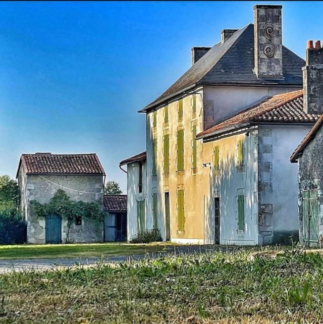 Les Maisons Du Bonheur Bed and Breakfast Château-Garnier Esterno foto