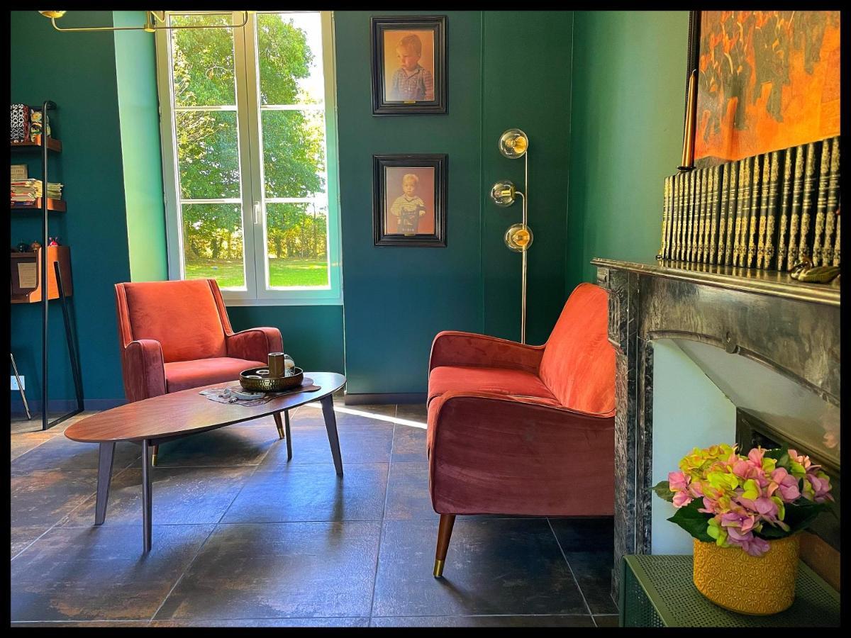 Les Maisons Du Bonheur Bed and Breakfast Château-Garnier Esterno foto