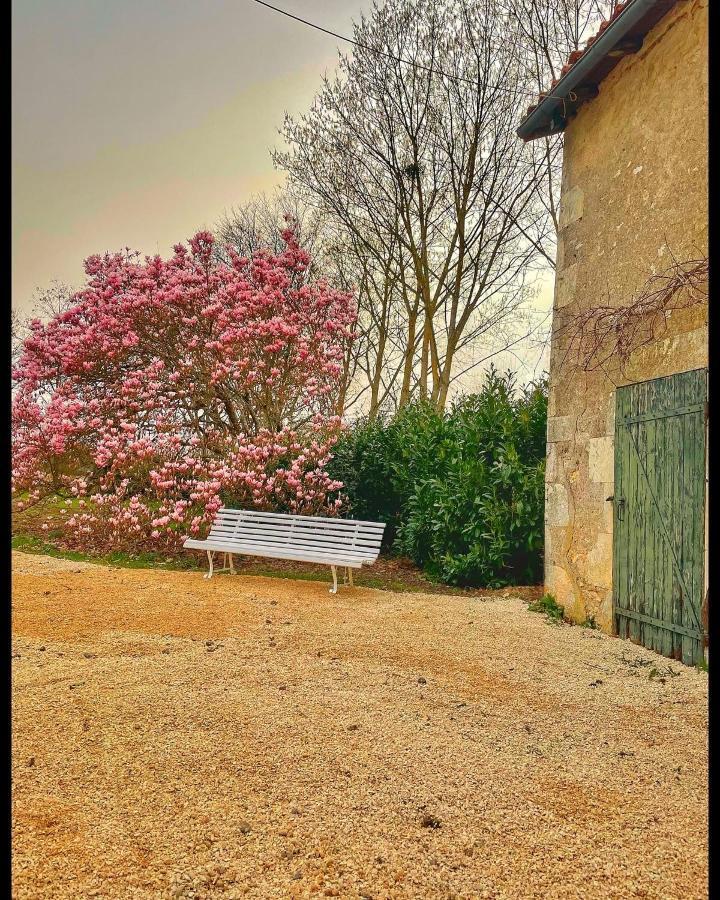 Les Maisons Du Bonheur Bed and Breakfast Château-Garnier Esterno foto