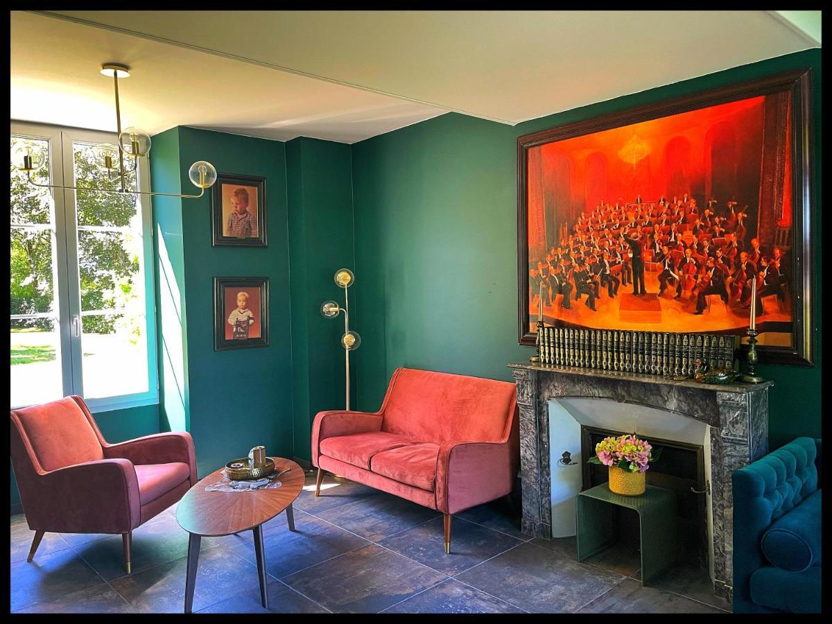 Les Maisons Du Bonheur Bed and Breakfast Château-Garnier Esterno foto