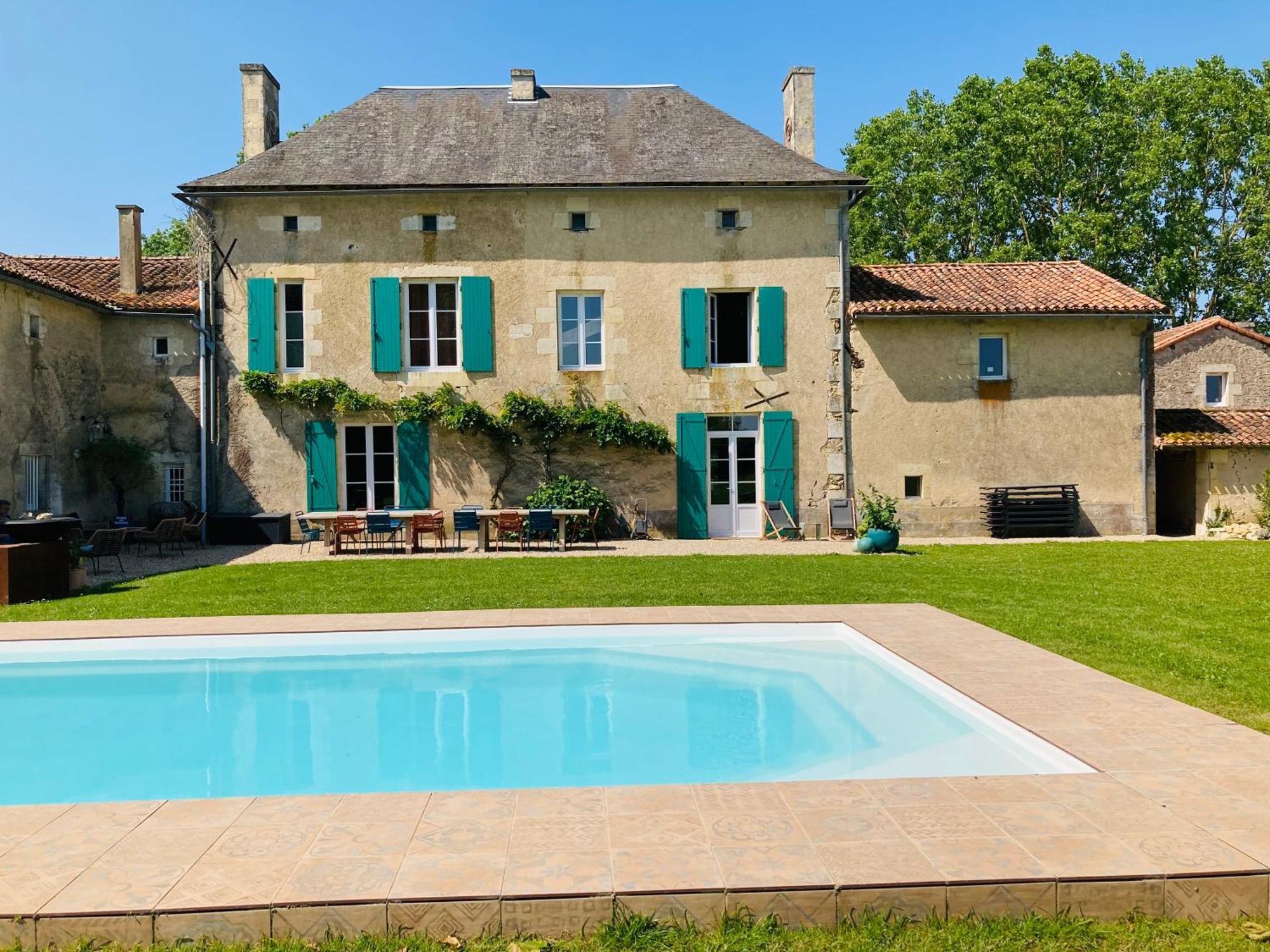 Les Maisons Du Bonheur Bed and Breakfast Château-Garnier Esterno foto